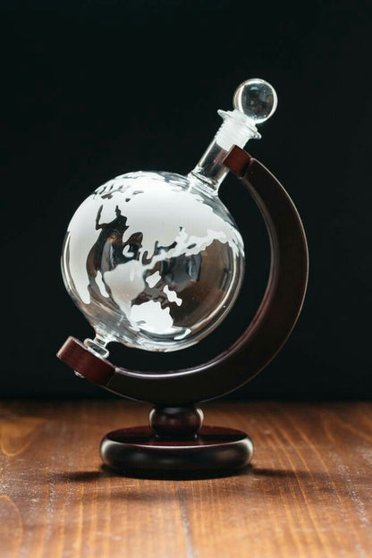 Globe Decanter Set - 1 Decanter + 4 Glasses