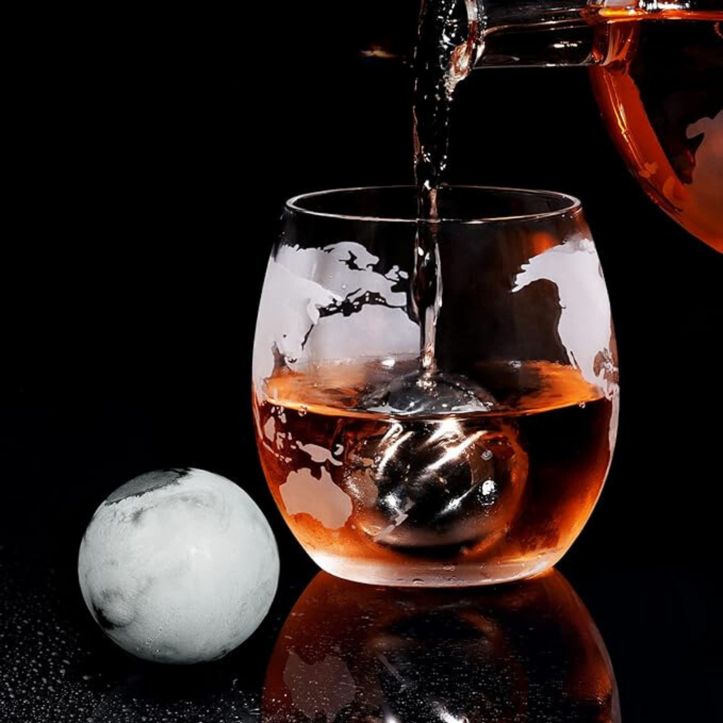 Globe Decanter Set - 1 Decanter + 4 Glasses