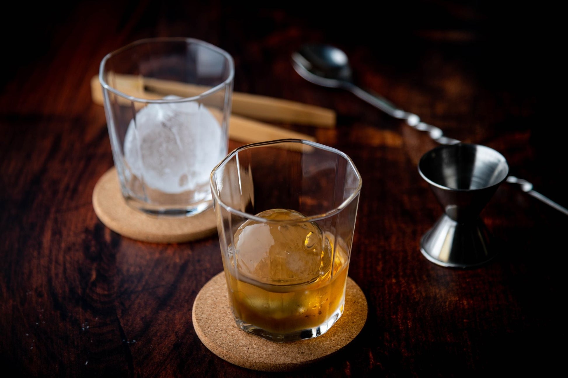 Round Ice Cubes in Cocktails - Perfect for Keeping Drinks Cool